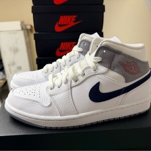 Air Jordan 1 Mid “Paris” New size 8.5 white/navy